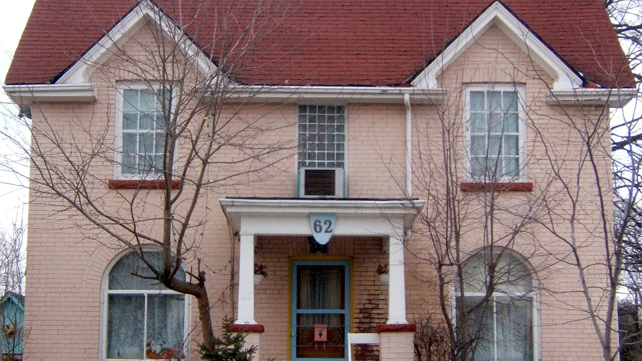 Buying a House as a Single Person in Ontario