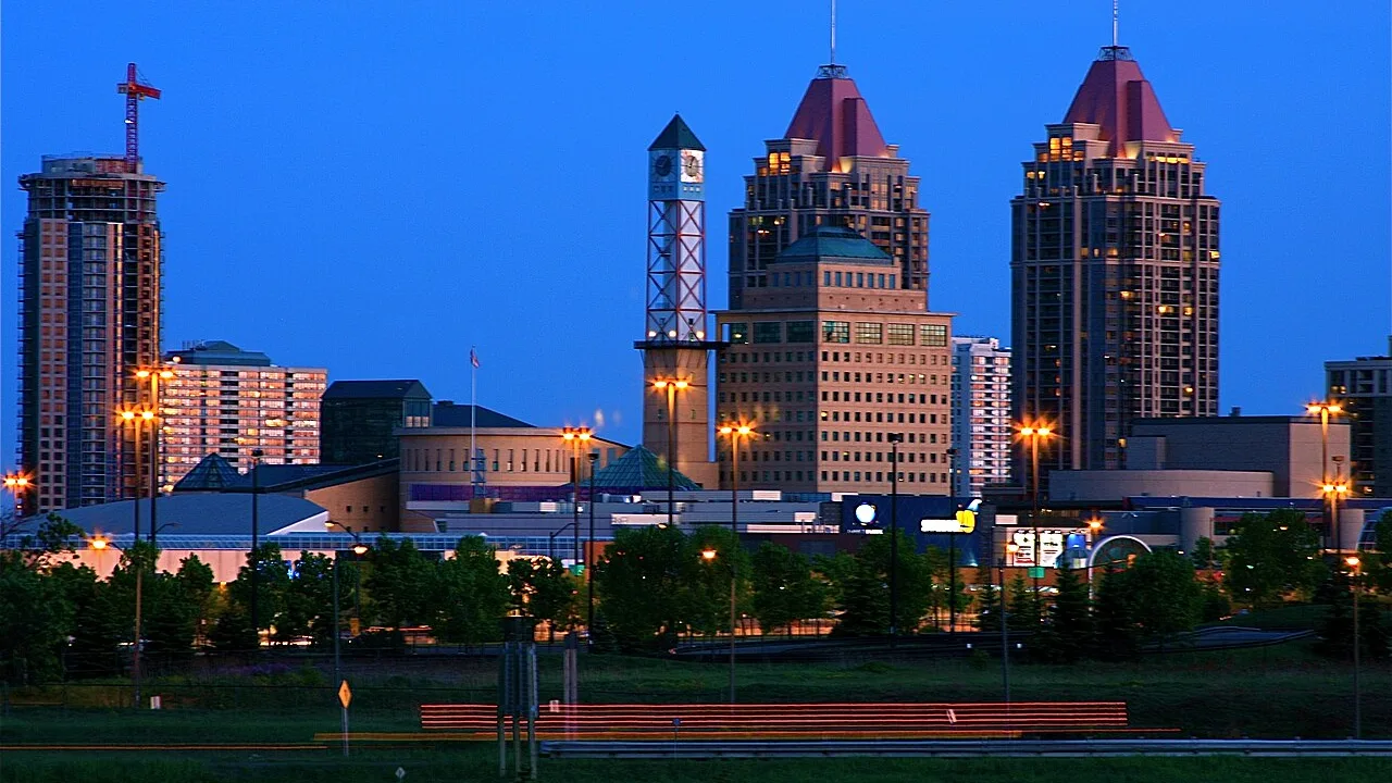 Living in Mississauga: Neighbourhoods & Lifestyle