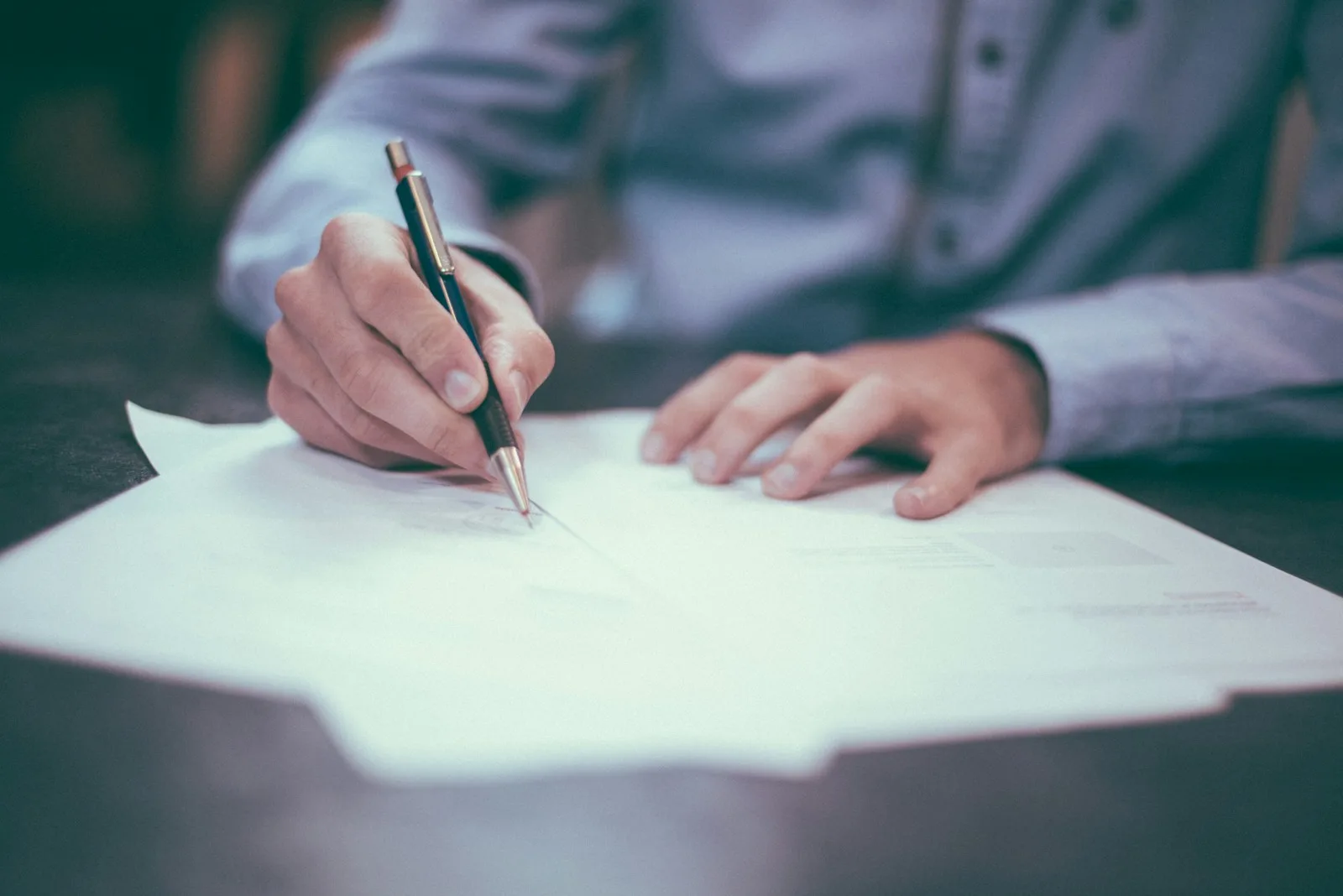 HOMEH agent negotiating an offer for a seller