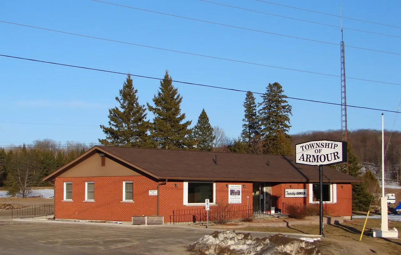Street view in Katrine, Ontario