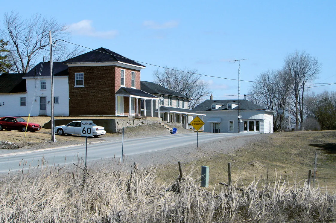 Street view in Roslin, Ontario
