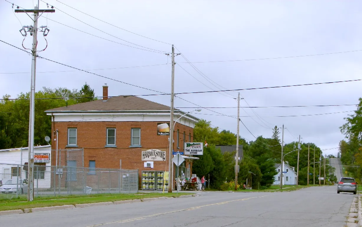 Street view in Fitzroy Harbour, Ontario