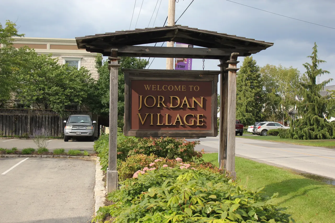Street view in Jordan, Ontario