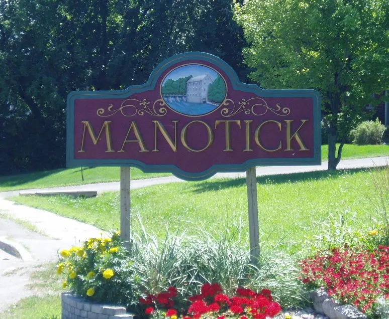 Street view in Manotick, Ontario