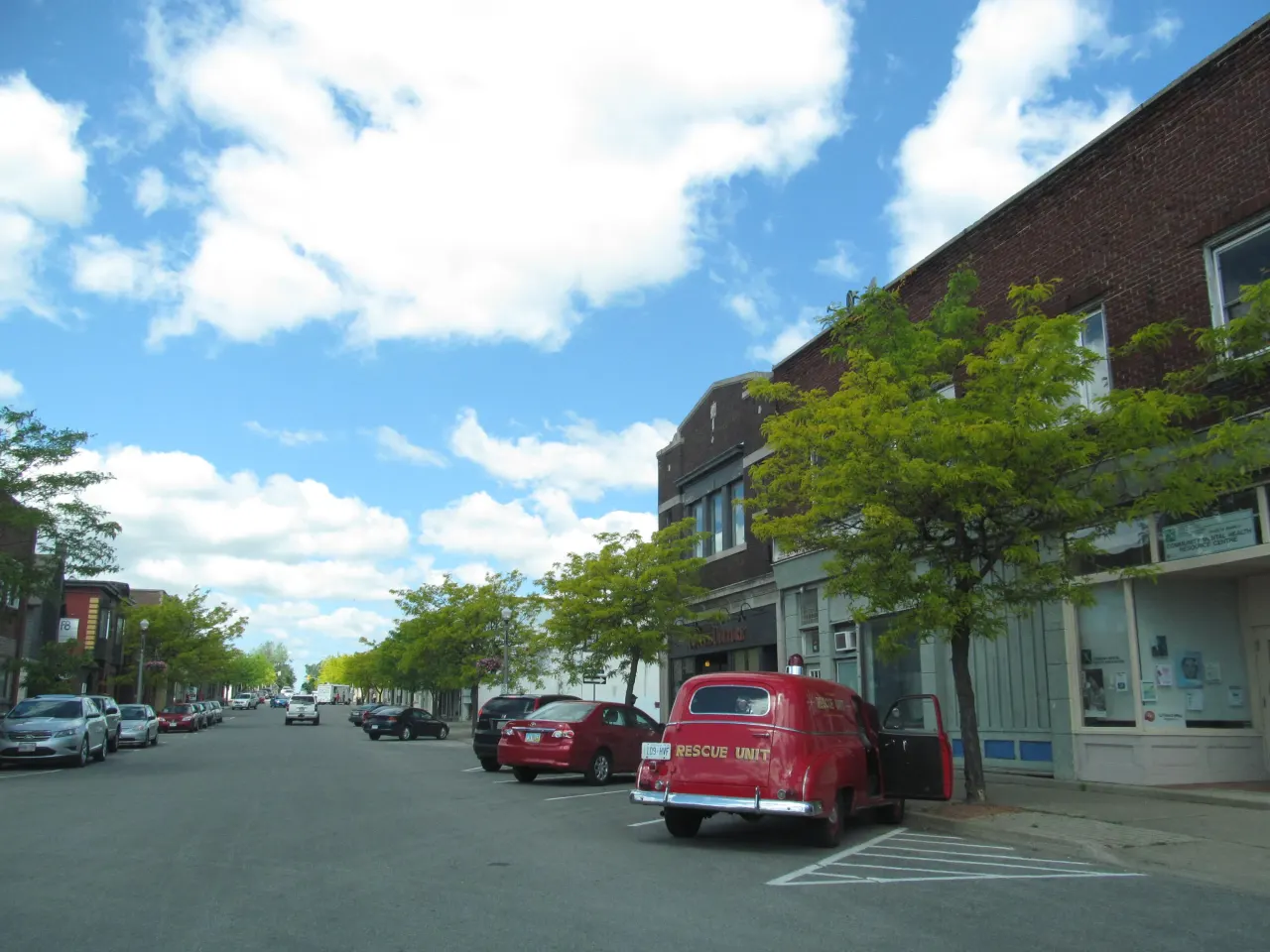 Street view in Fort Erie, Ontario