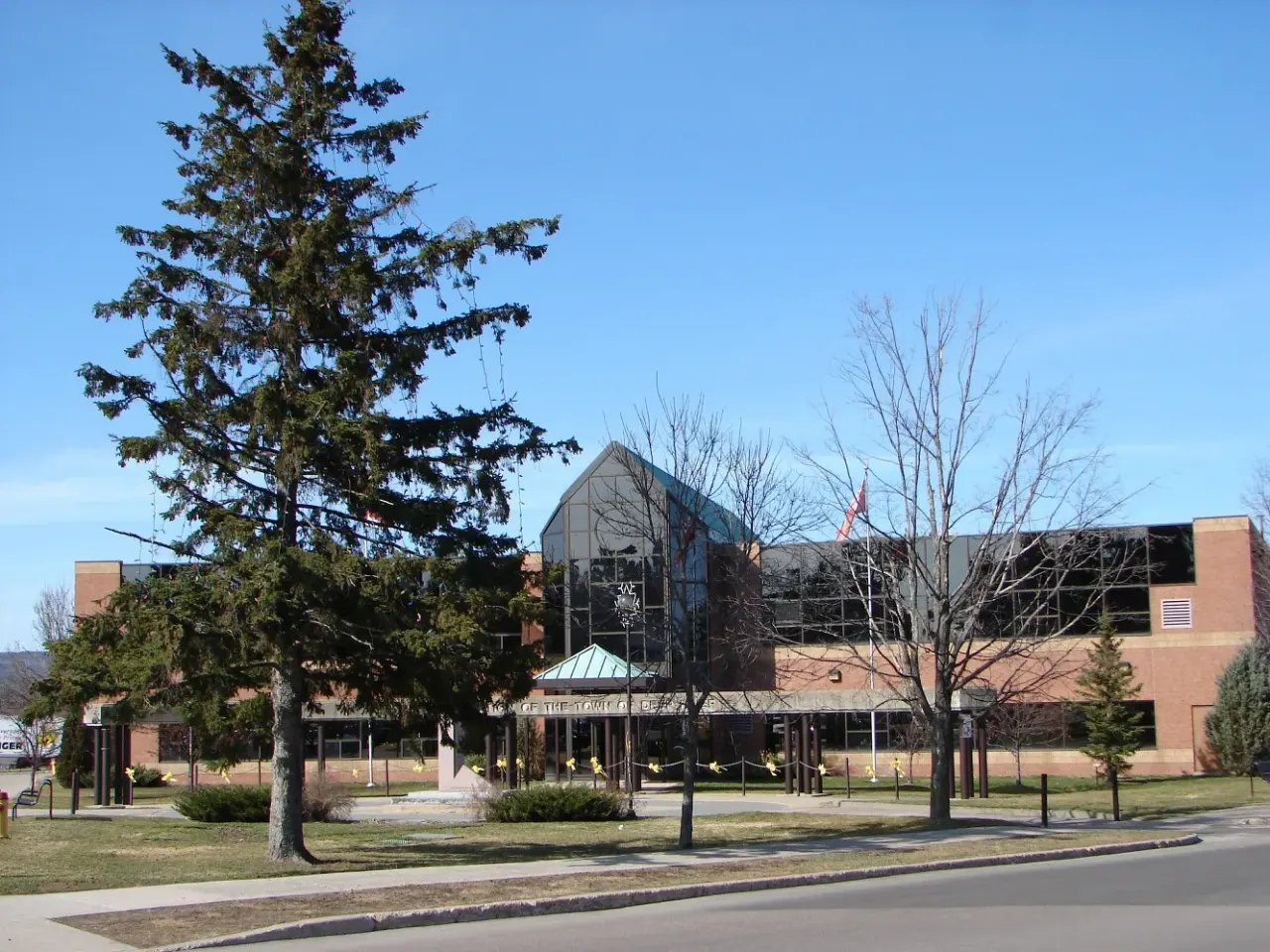Street view in Deep River, Ontario