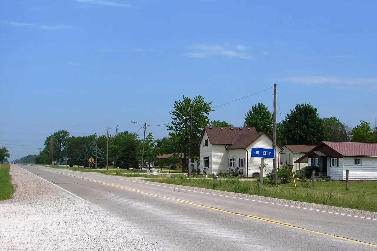 Street view in Enniskillen, Ontario