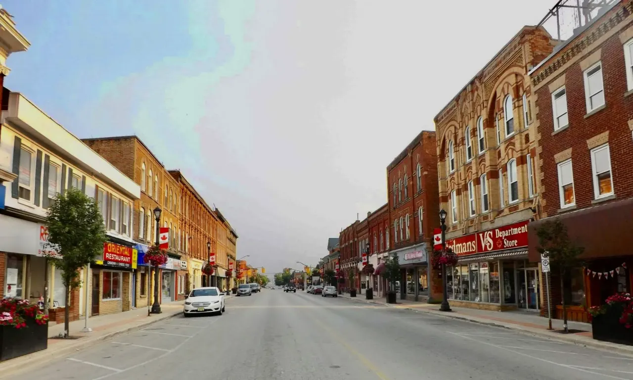 Street view in Annan, Ontario